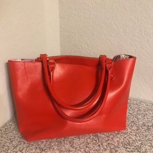 Bucket handbag